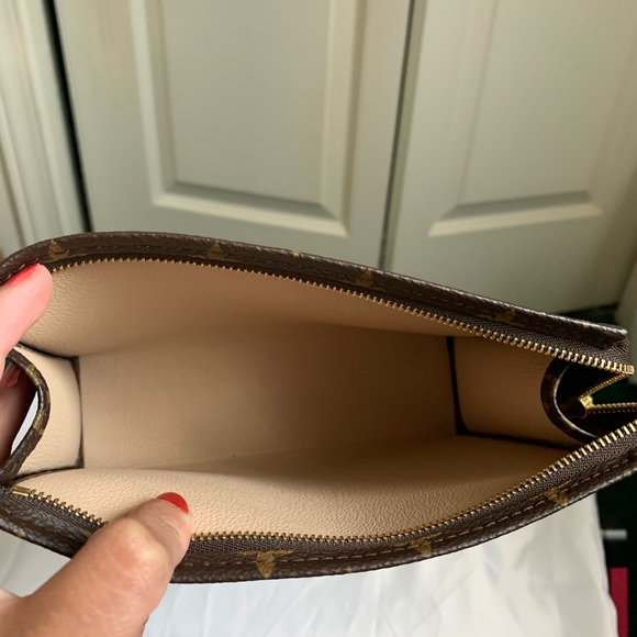 Authentic Monogram Toiletry 19 - Picture 7 of 8